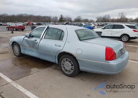 2006 Lincoln Town Car Designer Series из США, поврежденный, VIN 1LNHM83V56Y633192